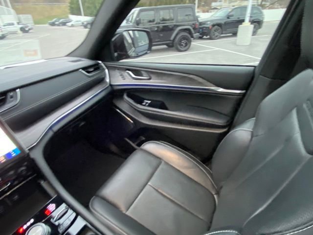 Used 2024 Jeep Grand Cherokee L Overland w/ Luxury Tech Group IV image 27