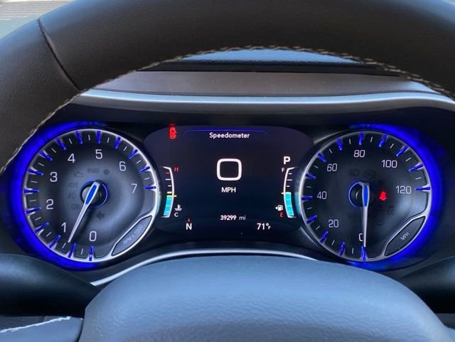 Used 2025 Chrysler Pacifica Select image 21