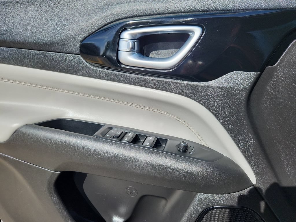 Certified 2025 Jeep Compass Limited AWD/4WD image 6