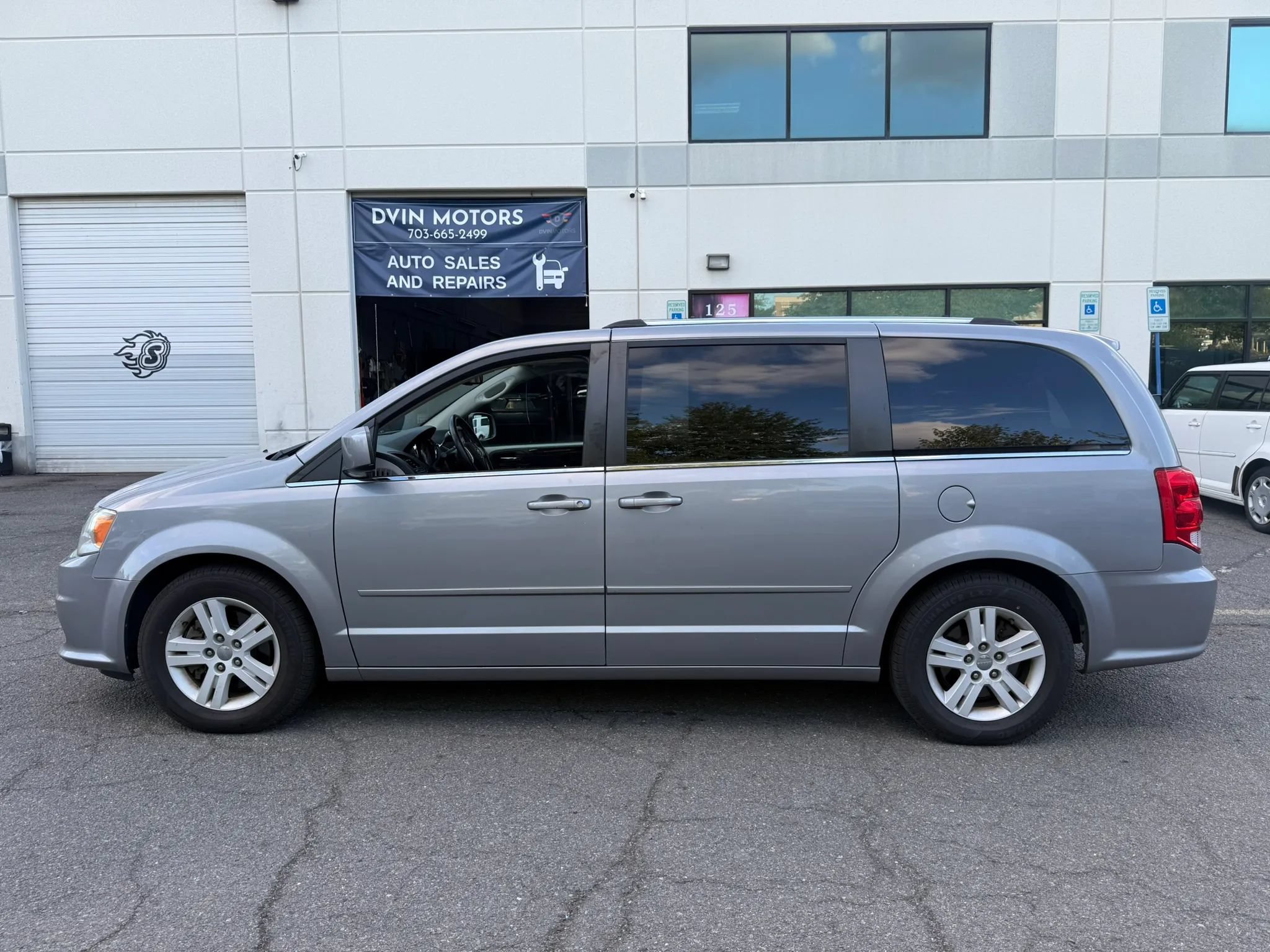 Used 2013 Dodge Grand Caravan Crew w/ Safety Sphere Group FWD image 10