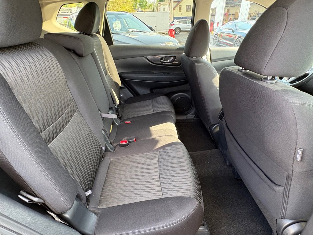 Used 2020 Nissan Rogue SV w/ Premium Package FWD image 17