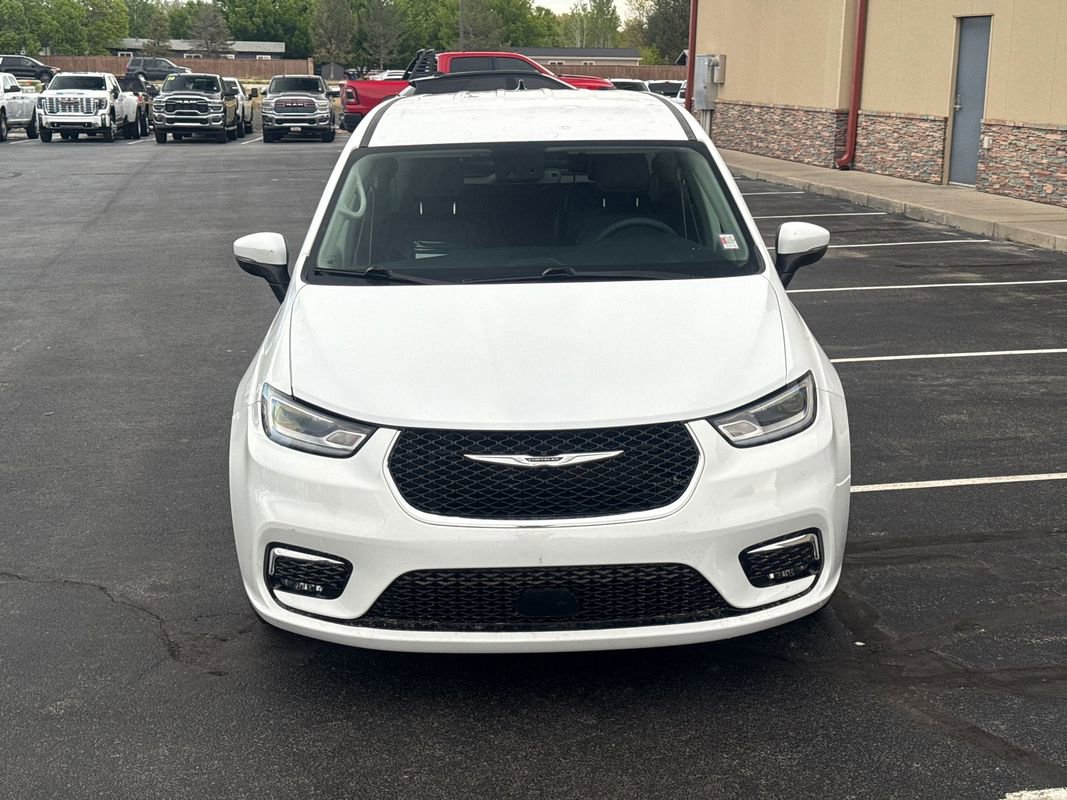 Used 2023 Chrysler Pacifica Touring-L FWD image 39