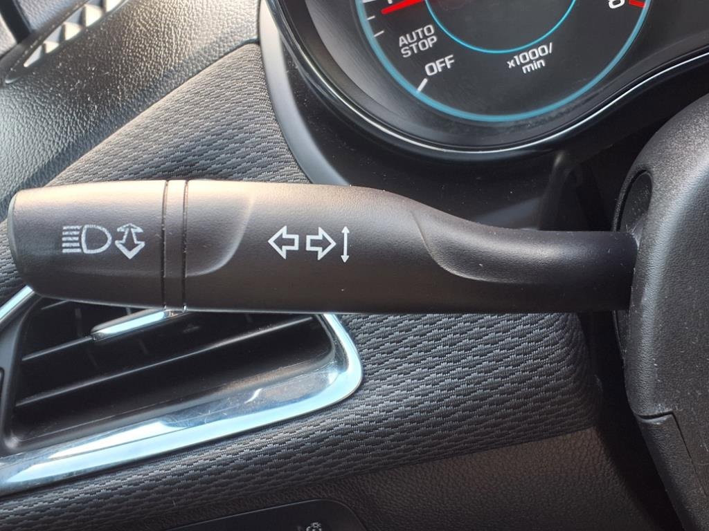 Used 2018 Chevrolet Cruze LT w/ Convenience Package image 16