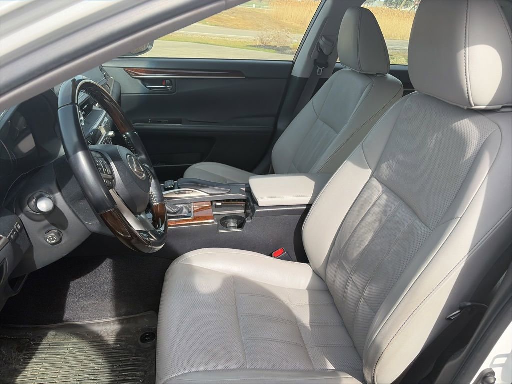Used 2017 Lexus ES 350 image 4