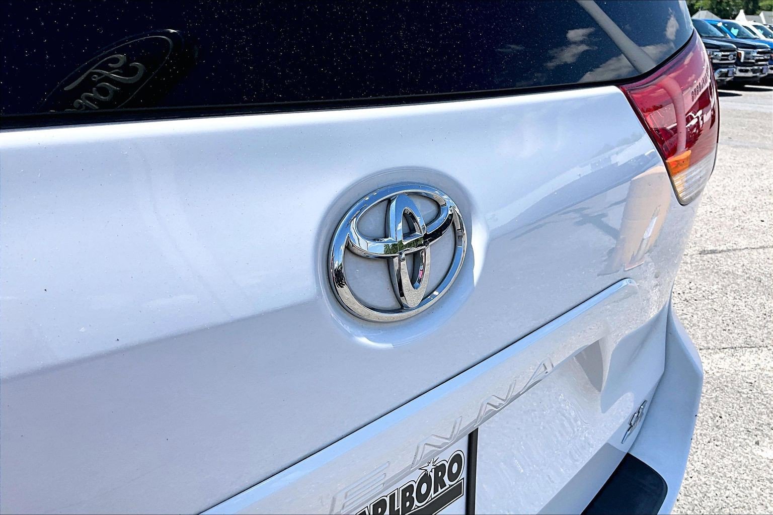 Used 2012 Toyota Sienna LE w/ Towing Pkg AWD/4WD image 8
