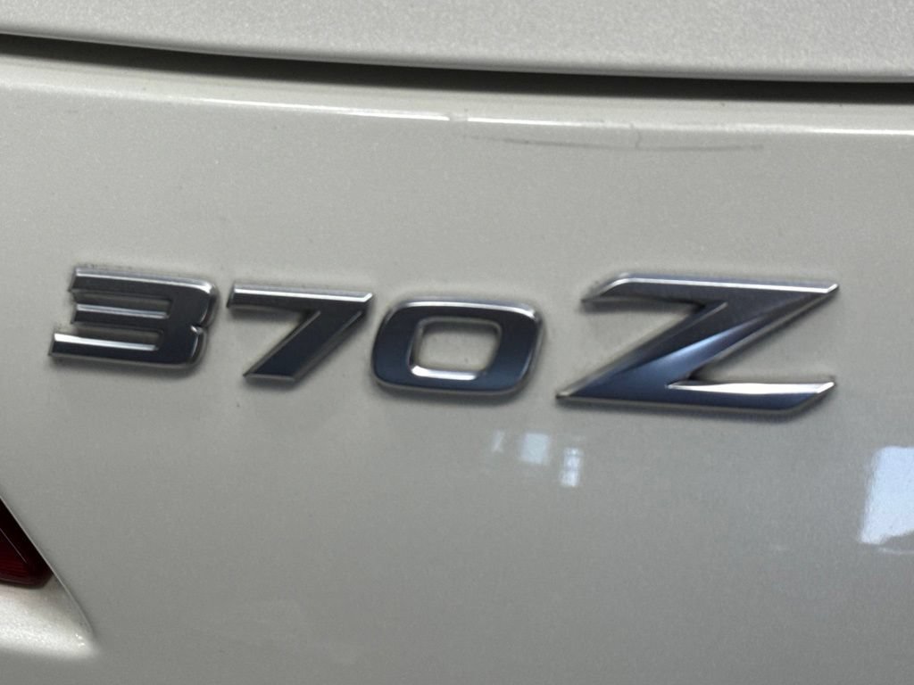 Used 2016 Nissan 370Z Coupe RWD image 21