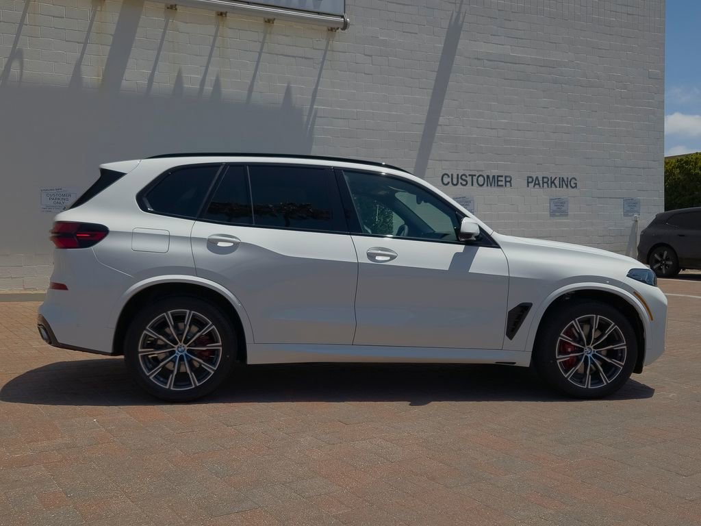 New 2026 BMW X5 xDrive40i w/ M Sport Package AWD/4WD image 3