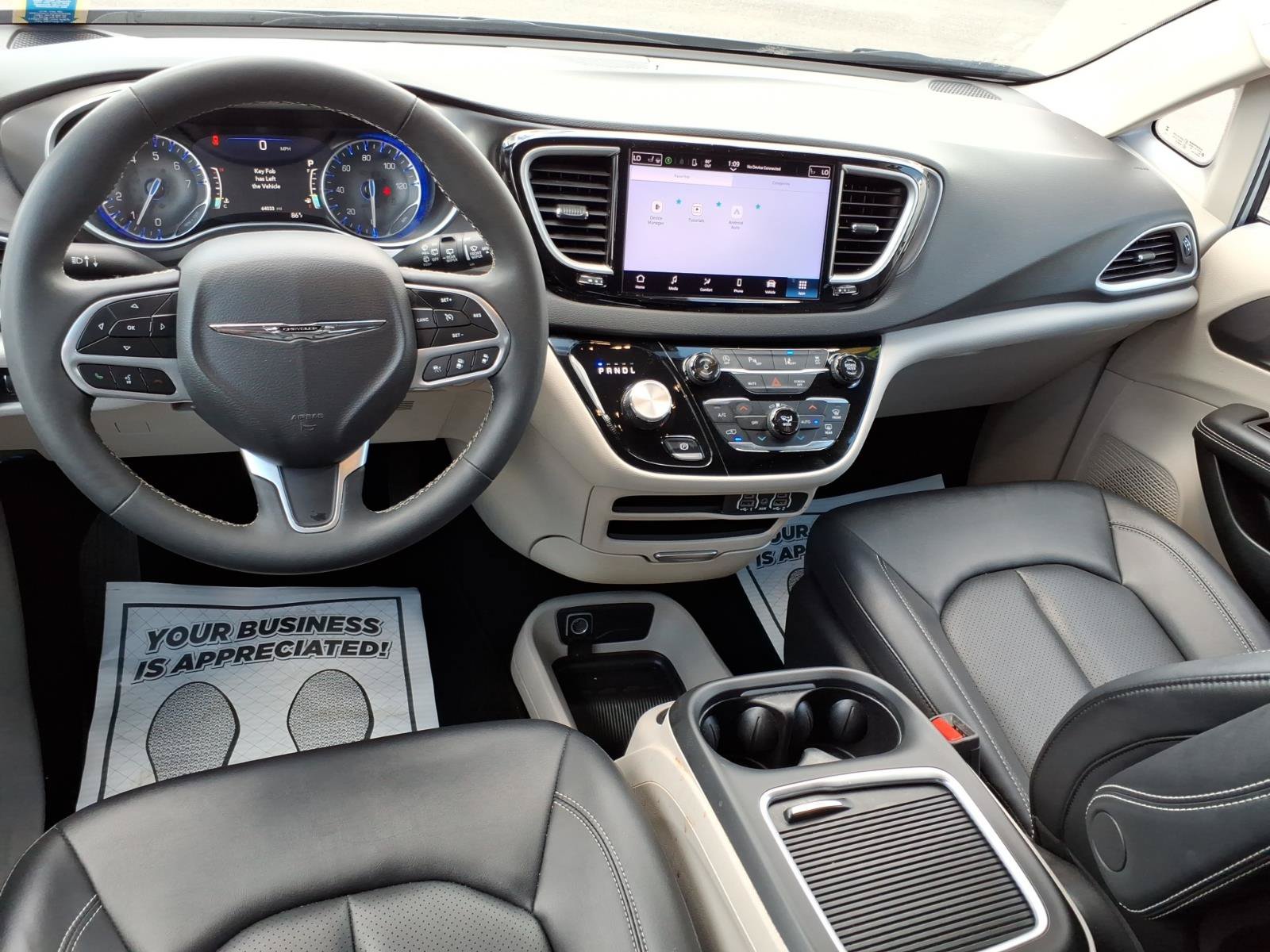 Used 2024 Chrysler Pacifica Touring-L FWD image 11