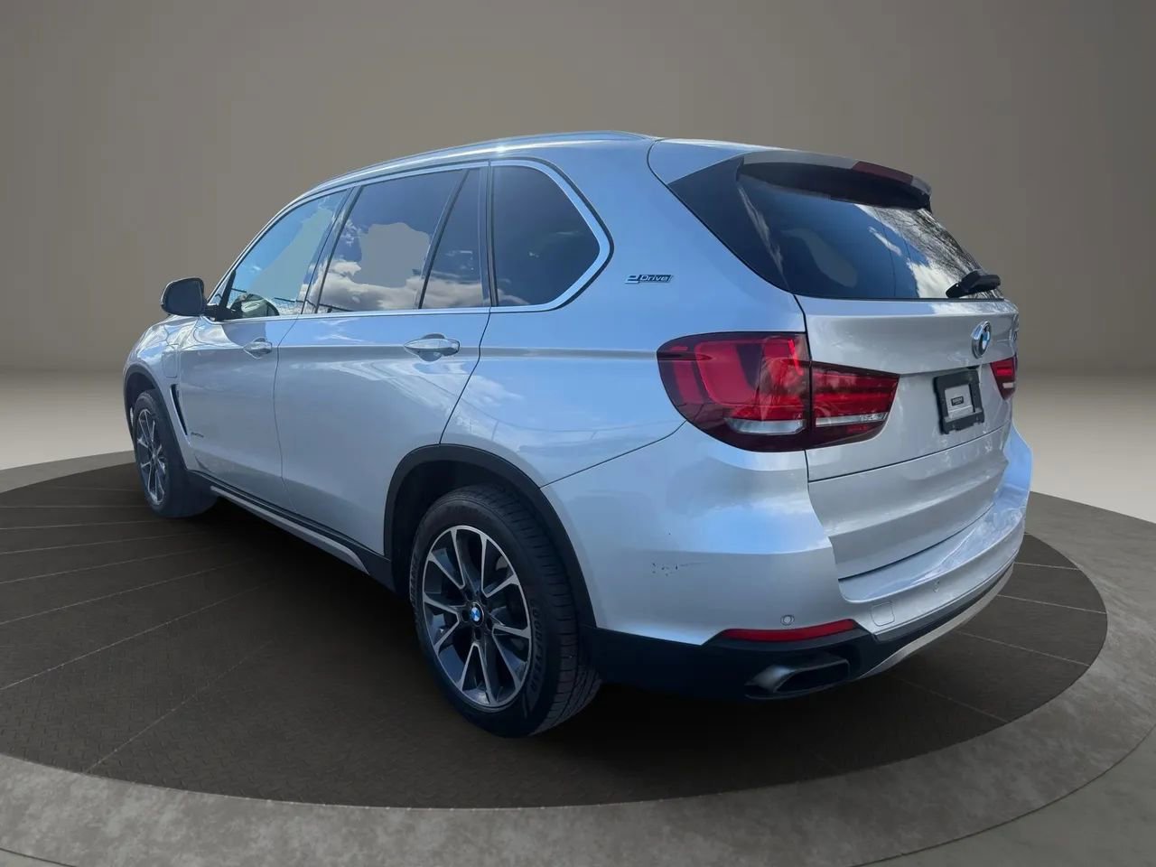 Used 2017 BMW X5 xDrive40e image 7