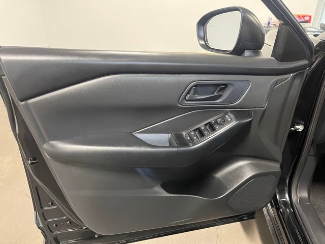 Used 2024 Nissan Rogue S image 24