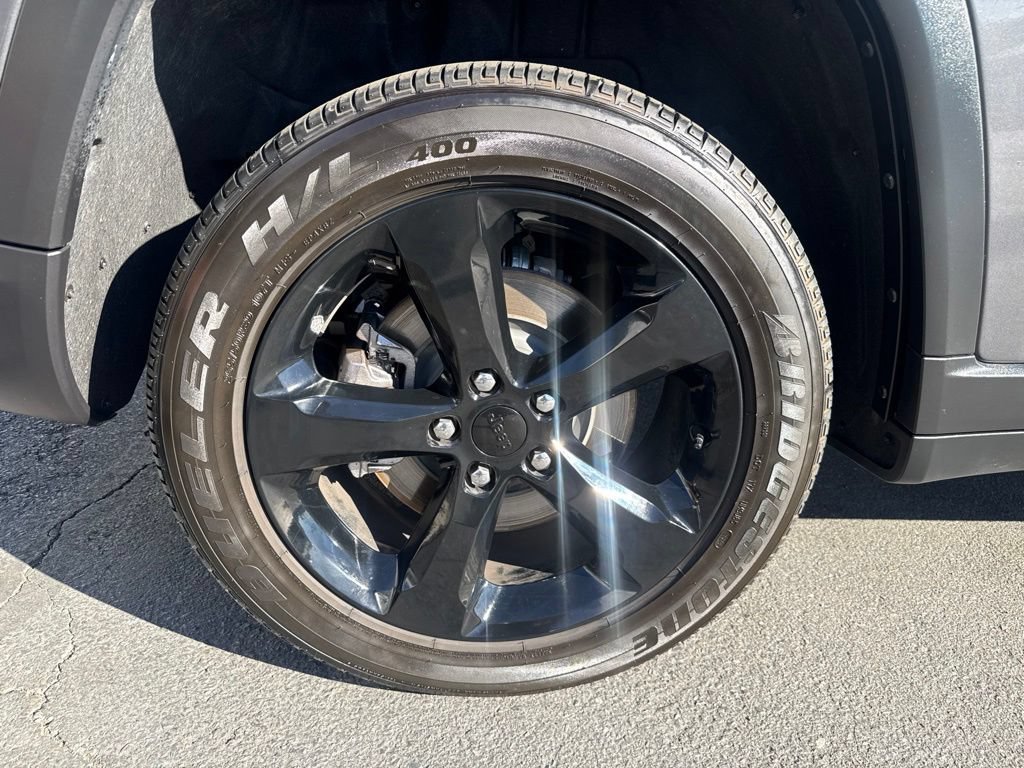 Used 2024 Jeep Grand Cherokee L Altitude RWD image 10