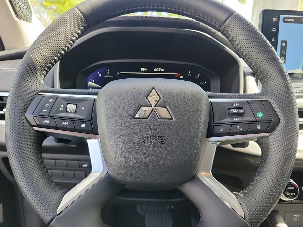 New 2025 Mitsubishi Outlander SE image 11