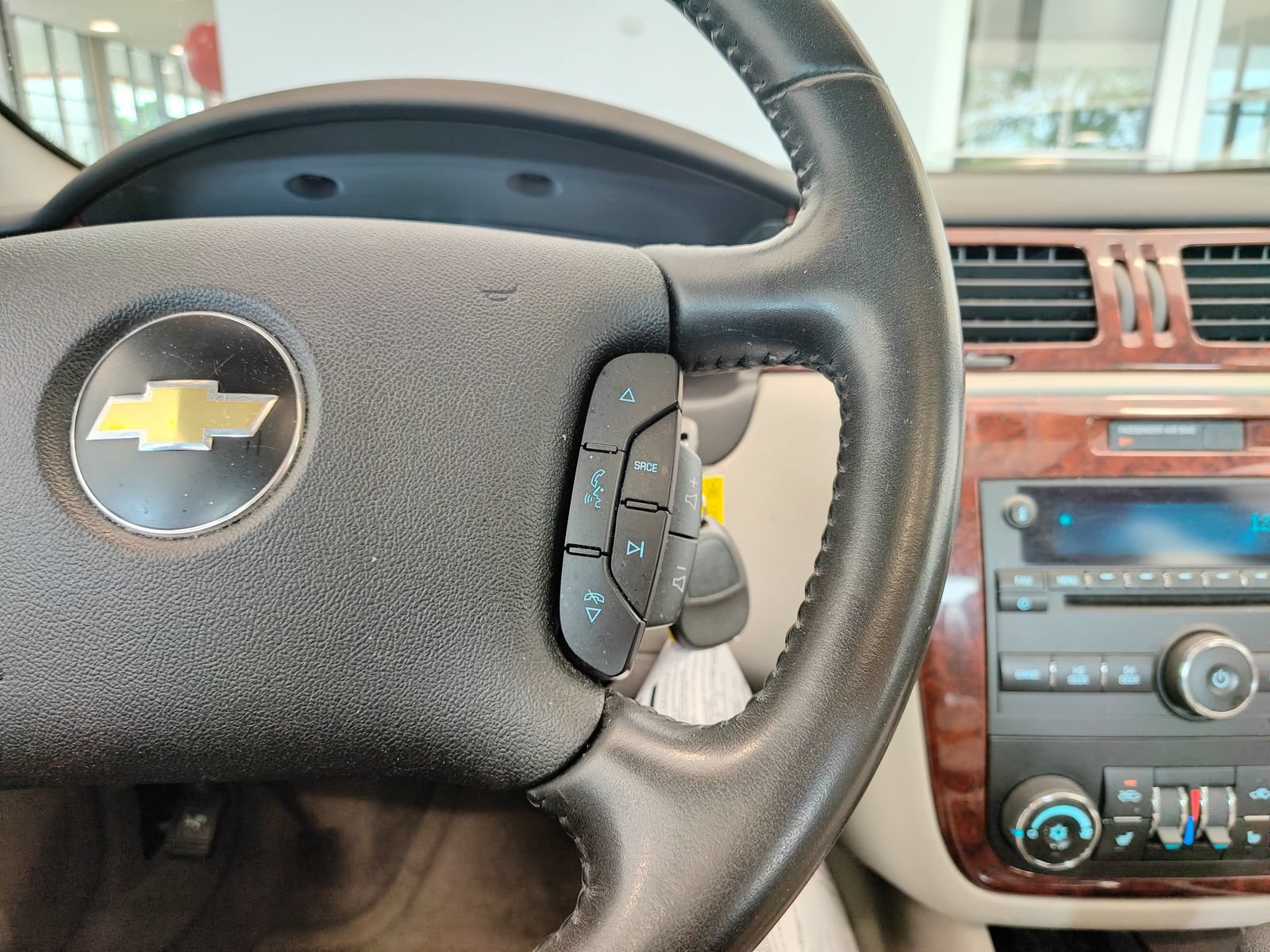 Used 2009 Chevrolet Impala LT w/ Luxury Edition Package FWD image 13