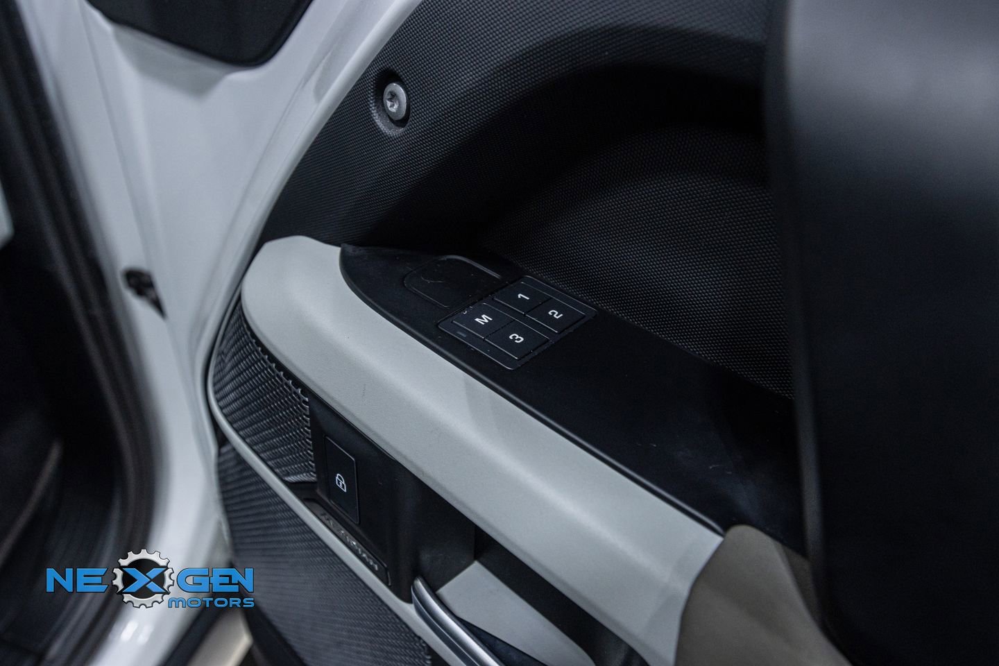 Used 2023 Land Rover Defender 110 S image 40