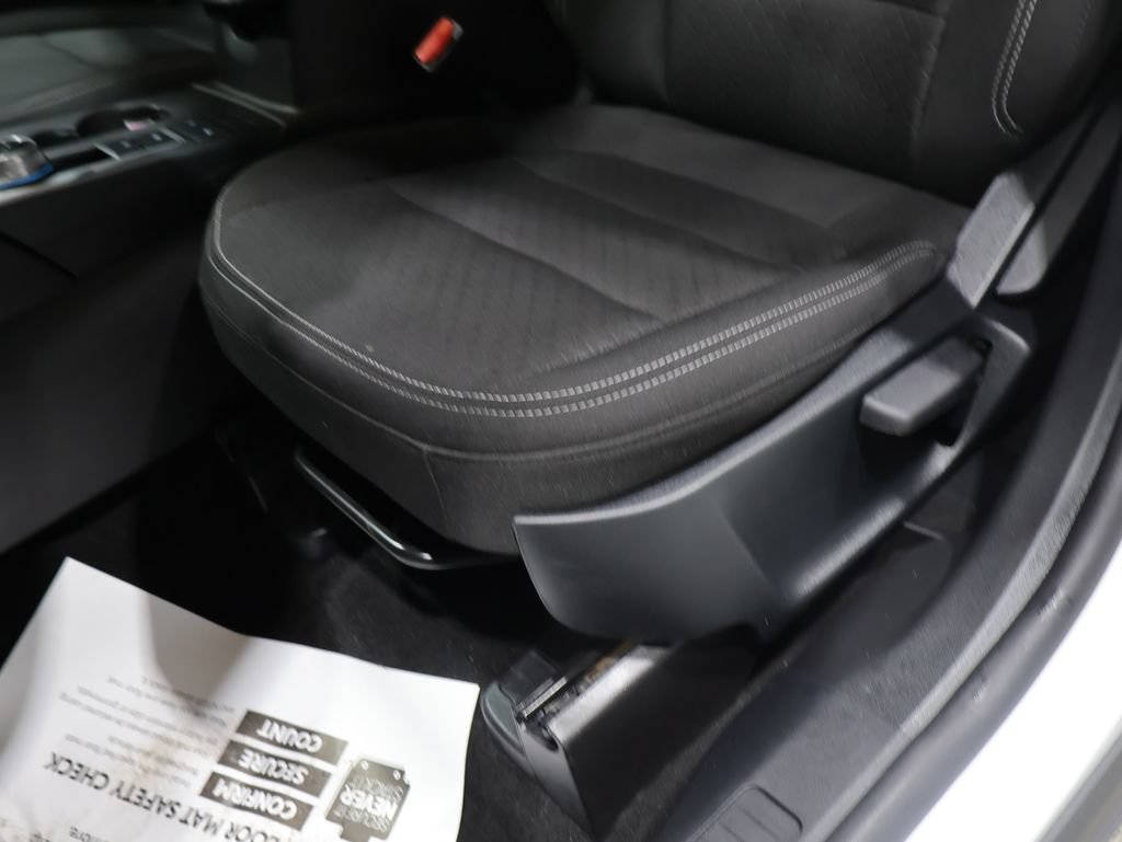 Used 2025 Ford Escape Active AWD/4WD image 12