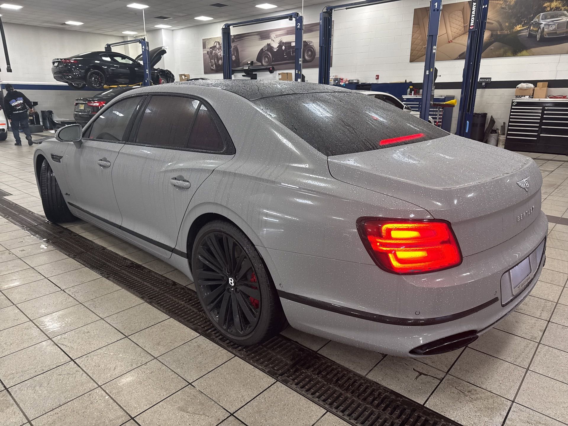 Used 2023 Bentley Flying Spur W12 image 4