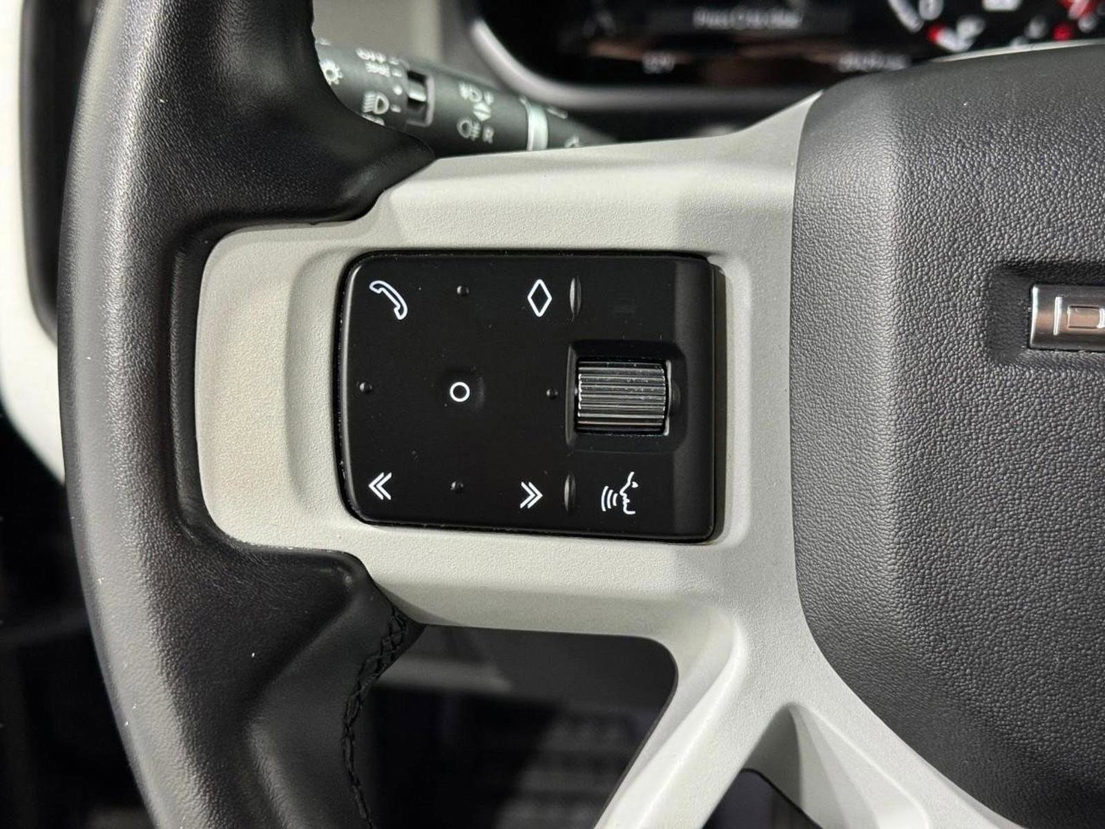 Used 2023 Land Rover Defender 130 SE image 25