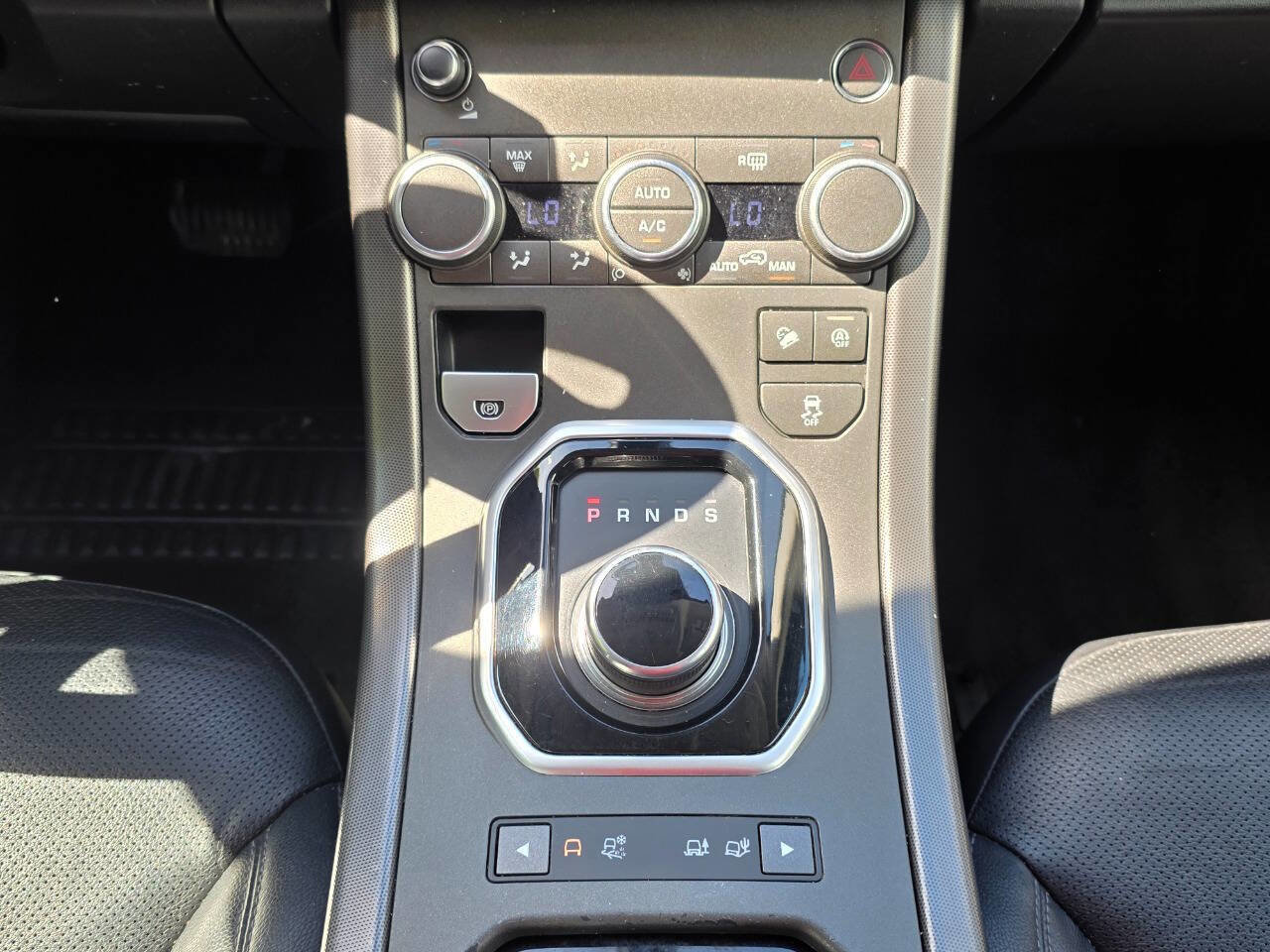 Used 2018 Land Rover Range Rover Evoque SE Premium AWD/4WD image 26