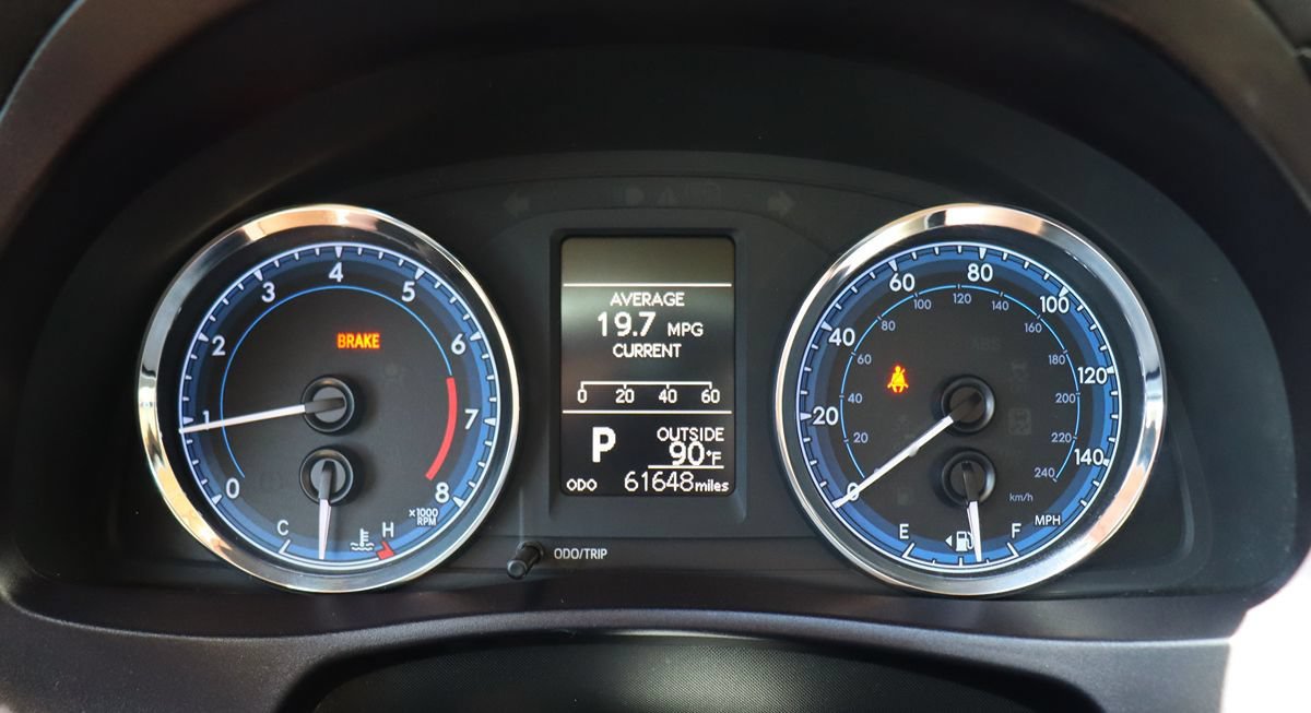 Used 2018 Toyota Corolla LE w/ Carpet Mat Package (TMS) FWD image 41