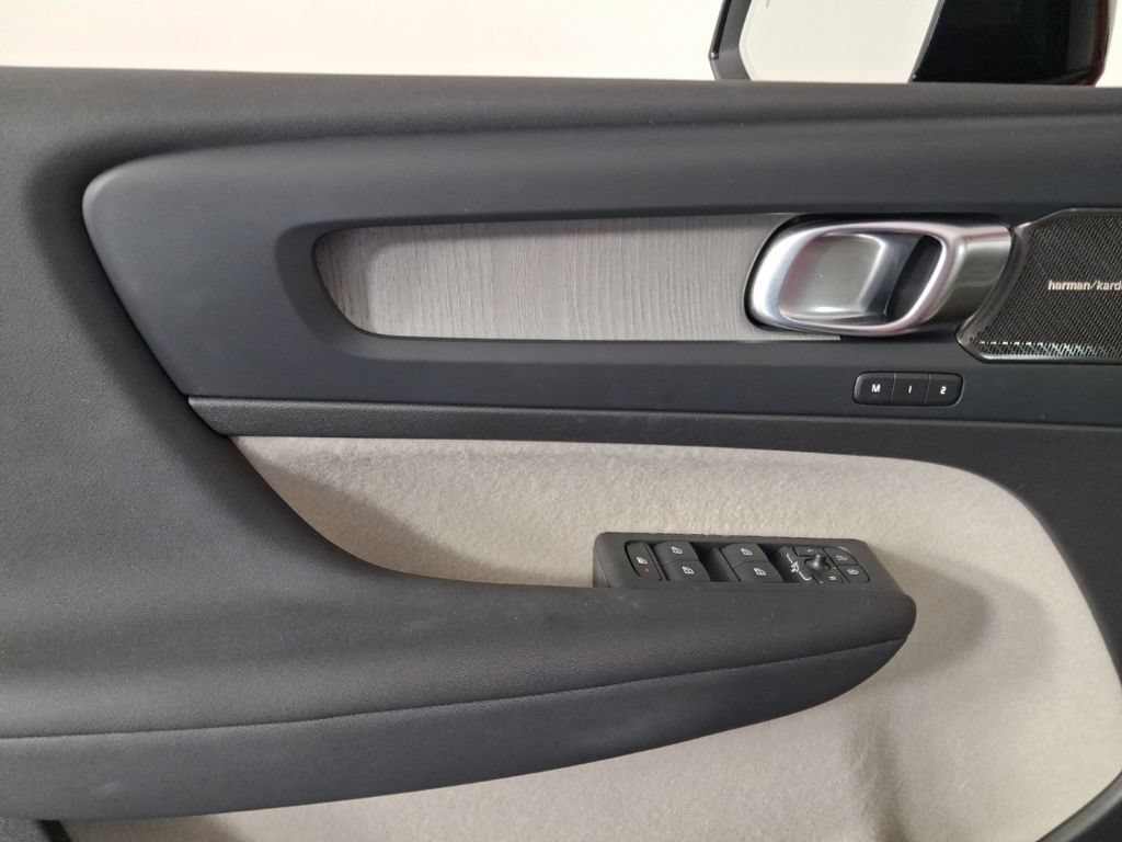 Certified 2023 Volvo XC40 B5 Ultimate w/ Climate Package AWD/4WD image 19