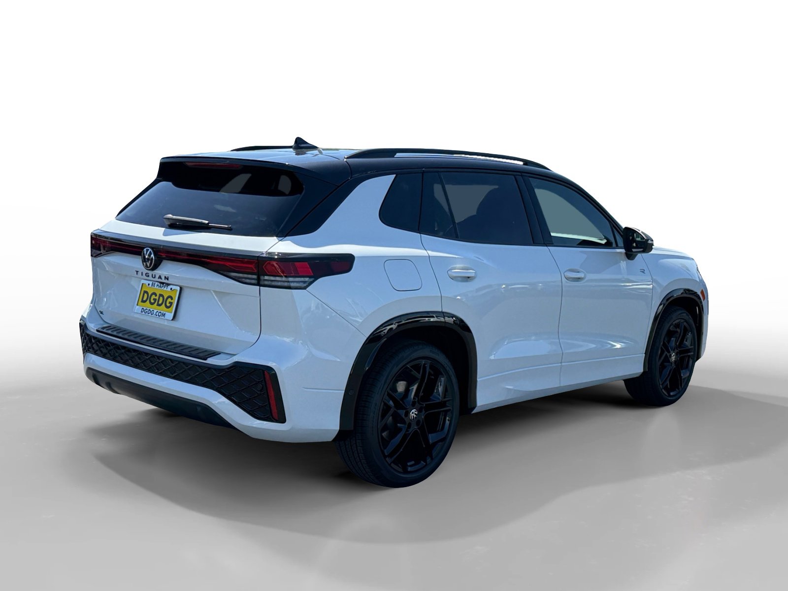 New 2026 Volkswagen Tiguan SE R-Line FWD image 5