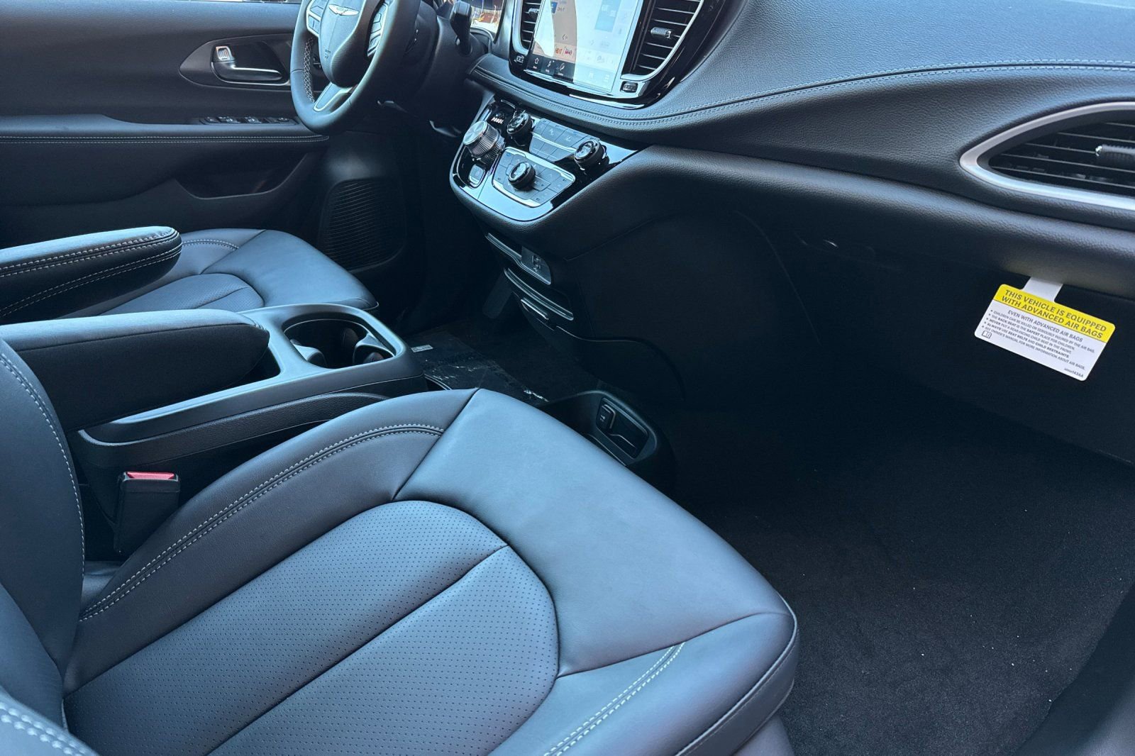 New 2026 Chrysler Pacifica Select image 16