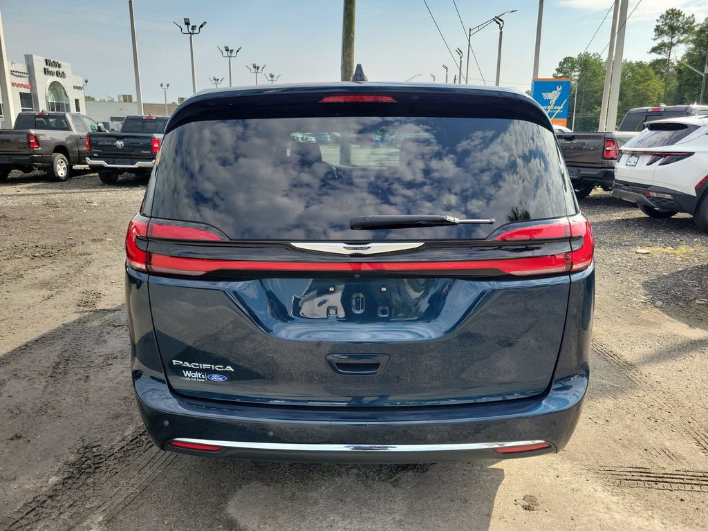 Used 2025 Chrysler Pacifica Select FWD image 9