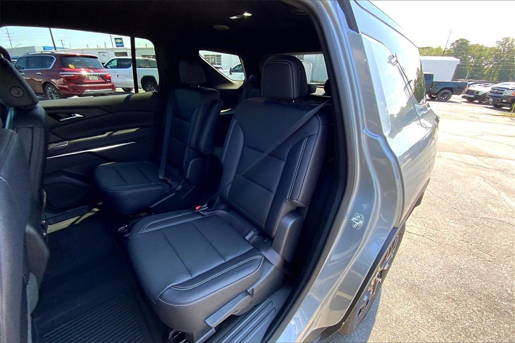 New 2026 Chevrolet Traverse LT w/ Midnight/Sport Edition image 11