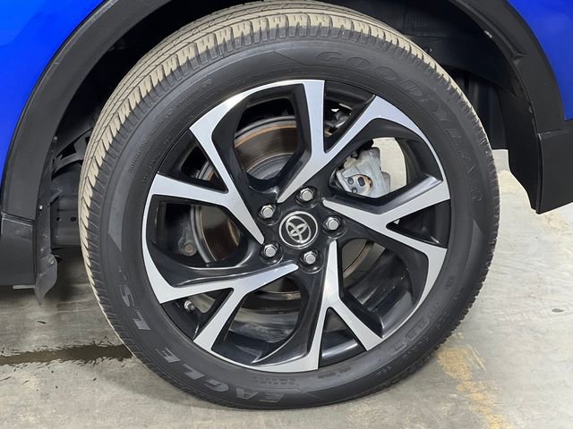 Used 2019 Toyota C-HR XLE image 38