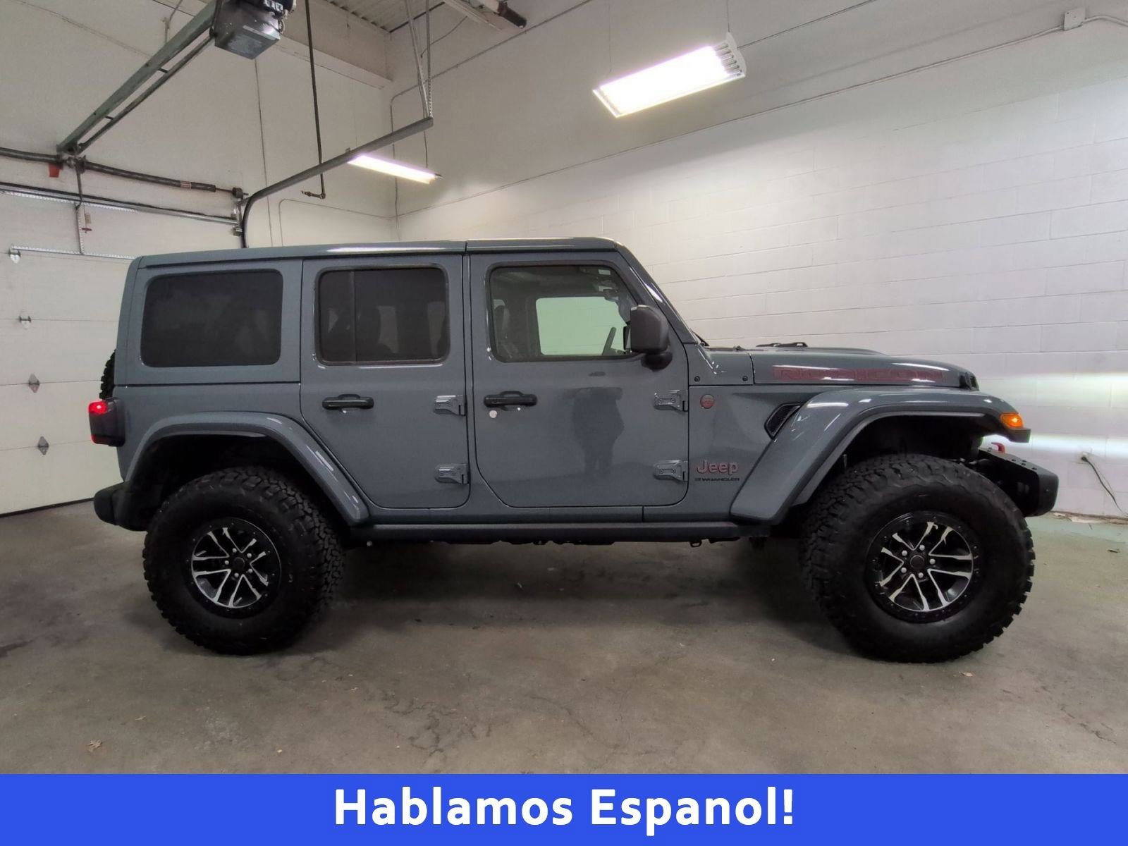 Used 2025 Jeep Wrangler Unlimited Rubicon image 2