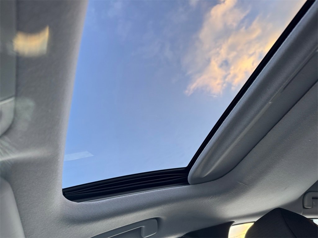 Used 2016 Toyota Prius Three image 29