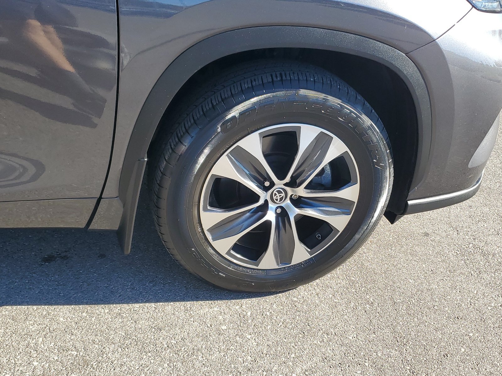 Used 2024 Toyota Highlander XLE AWD/4WD image 6