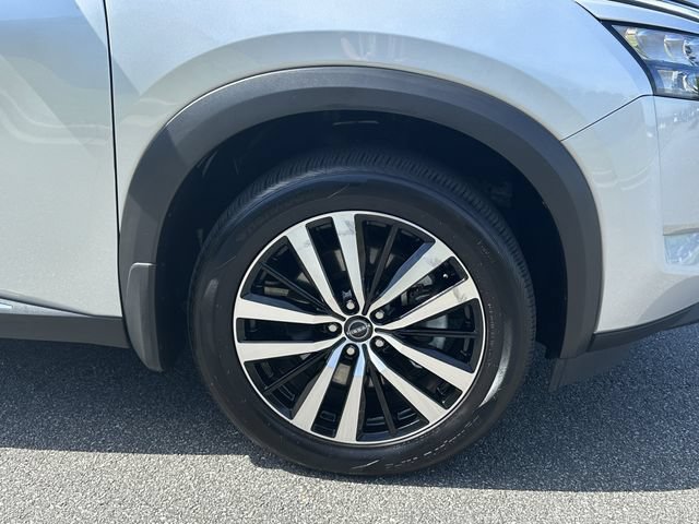 Certified 2025 Nissan Pathfinder Platinum FWD image 14