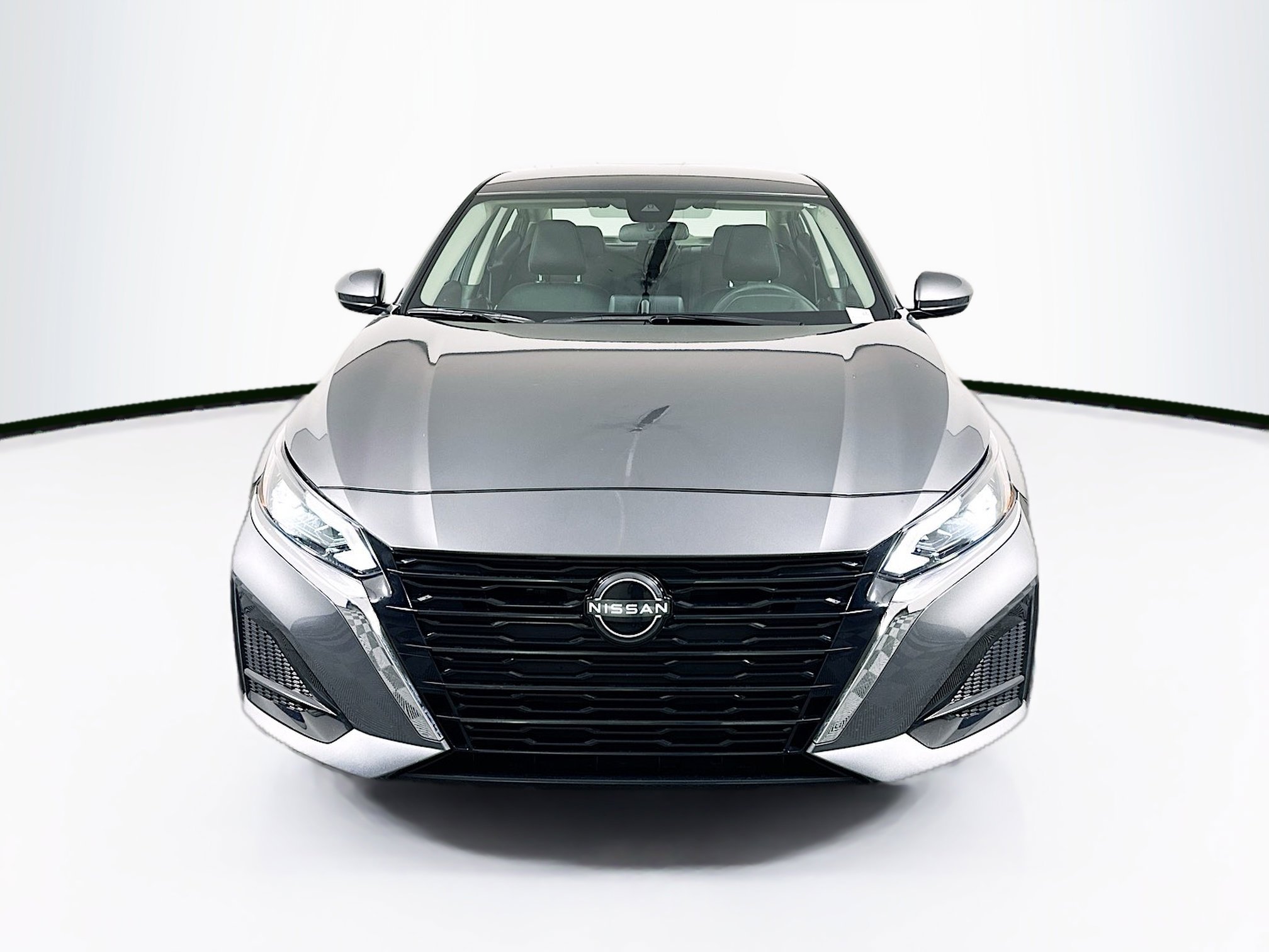 Used 2023 Nissan Altima 2.5 SV FWD image 2