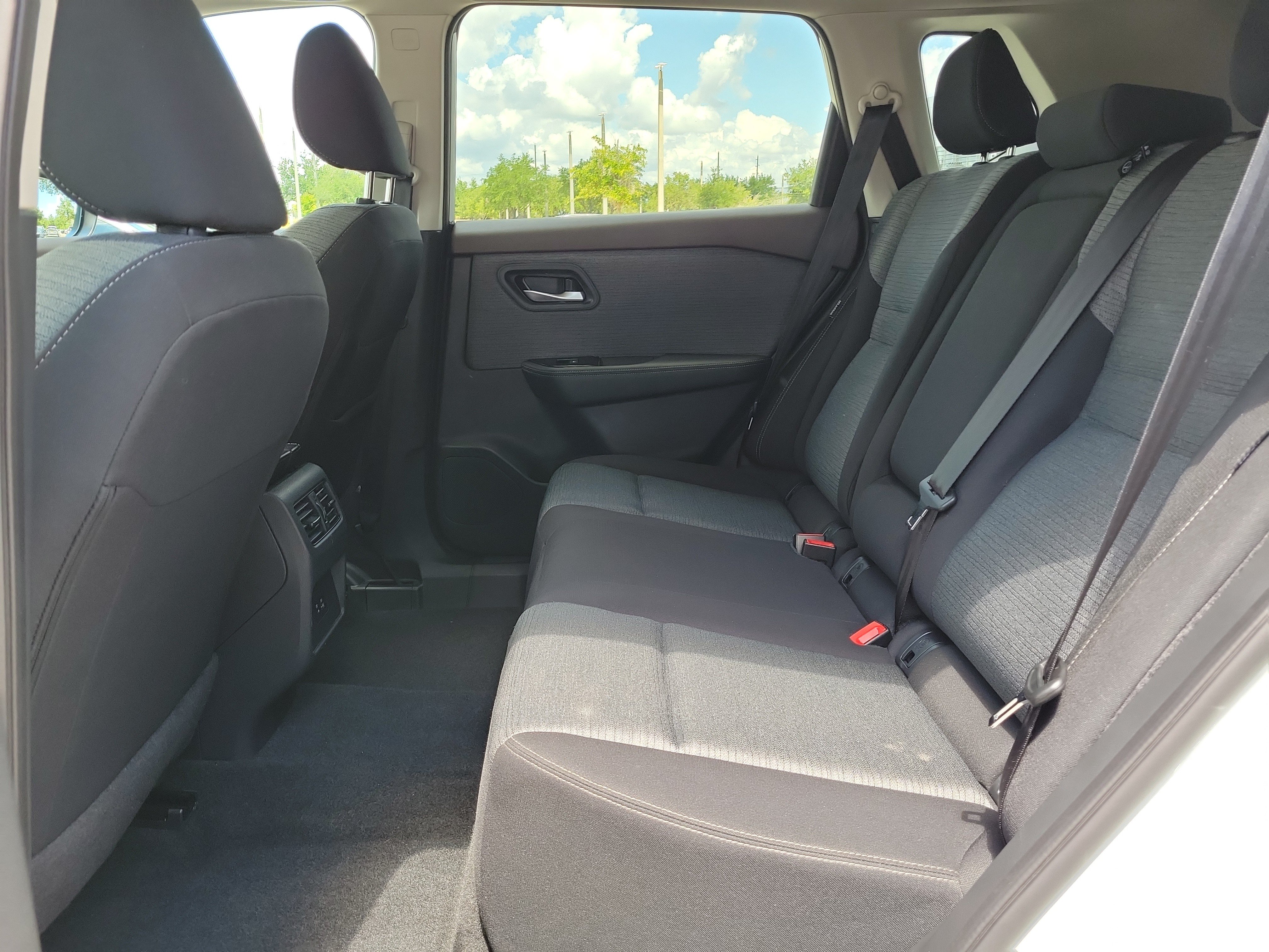 Certified 2023 Nissan Rogue SV FWD image 18