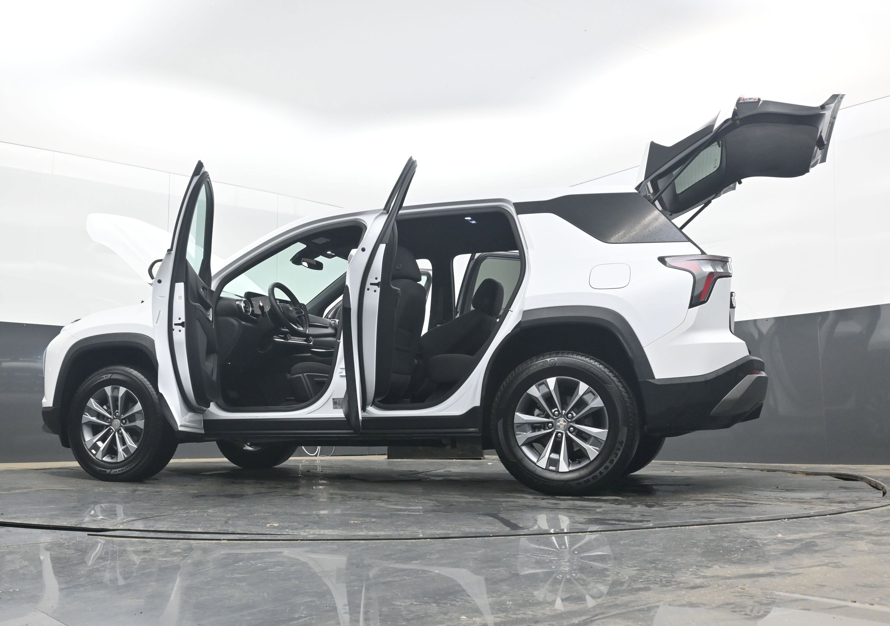 Used 2025 Chevrolet Equinox LT FWD image 44