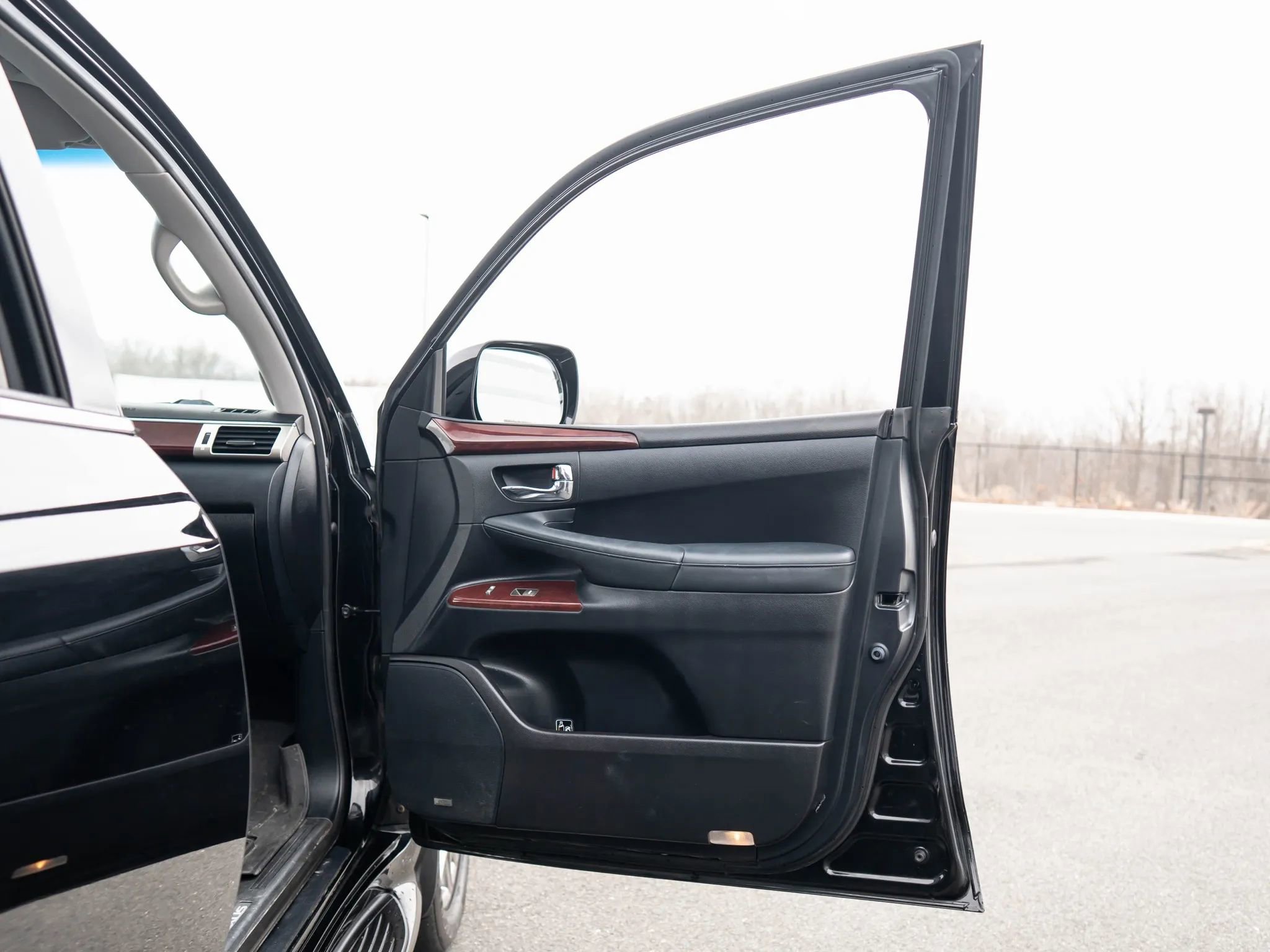 Used 2015 Lexus LX 570 4WD image 53