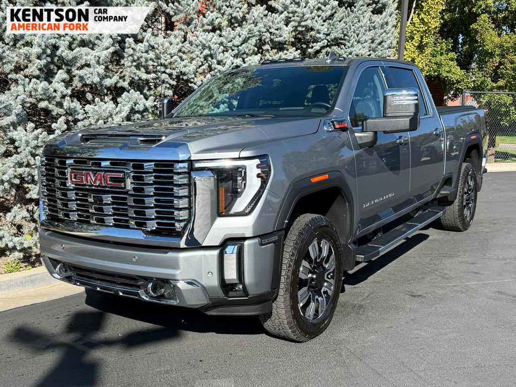 Used 2025 GMC Sierra 3500 Denali image 2