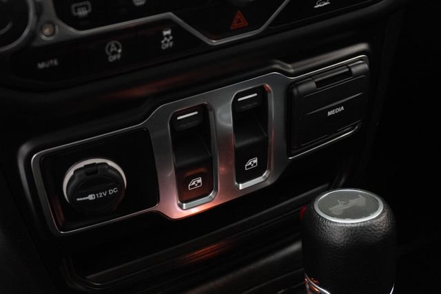 Used 2022 Jeep Wrangler Sport AWD/4WD image 17