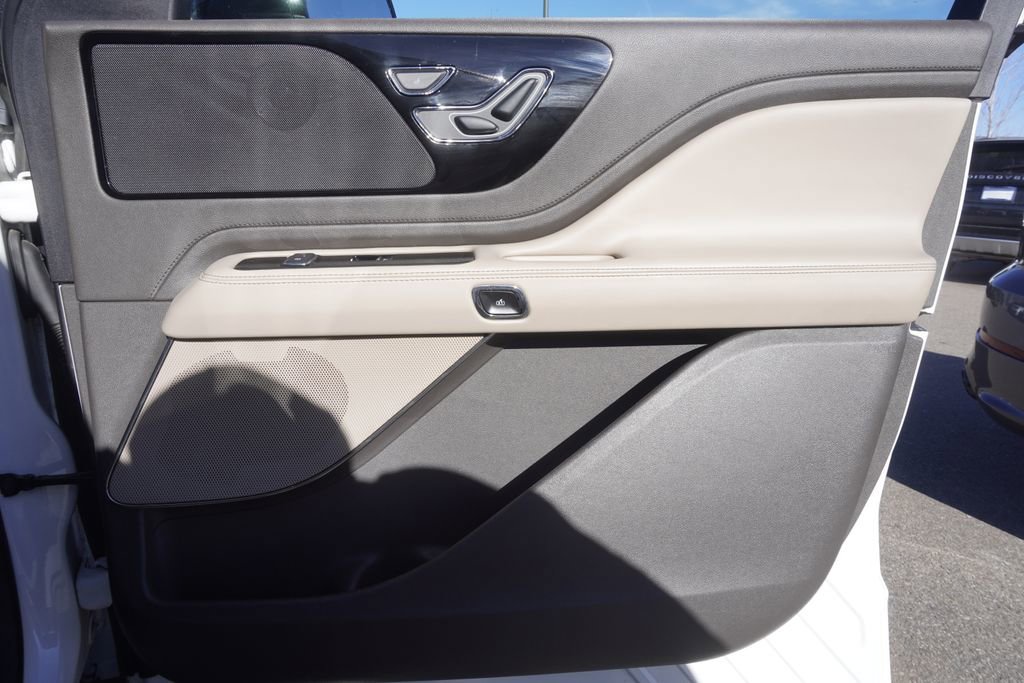 Used 2020 Lincoln Aviator AWD image 21