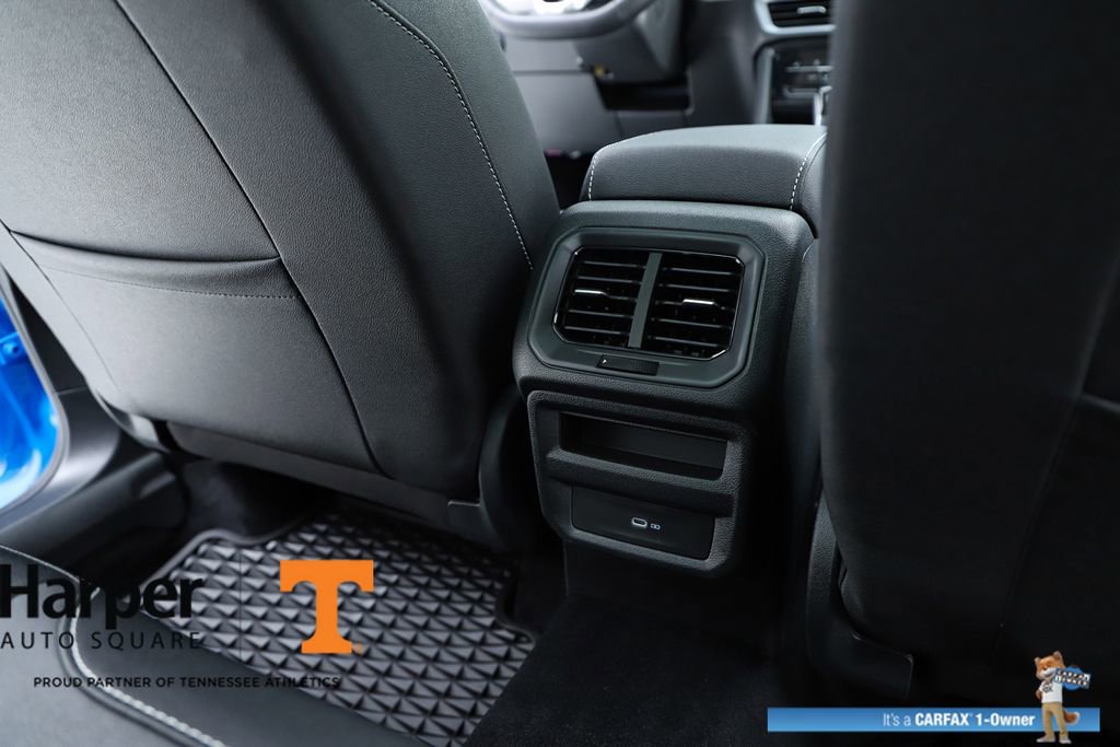 Used 2025 Volkswagen Taos SEL image 38