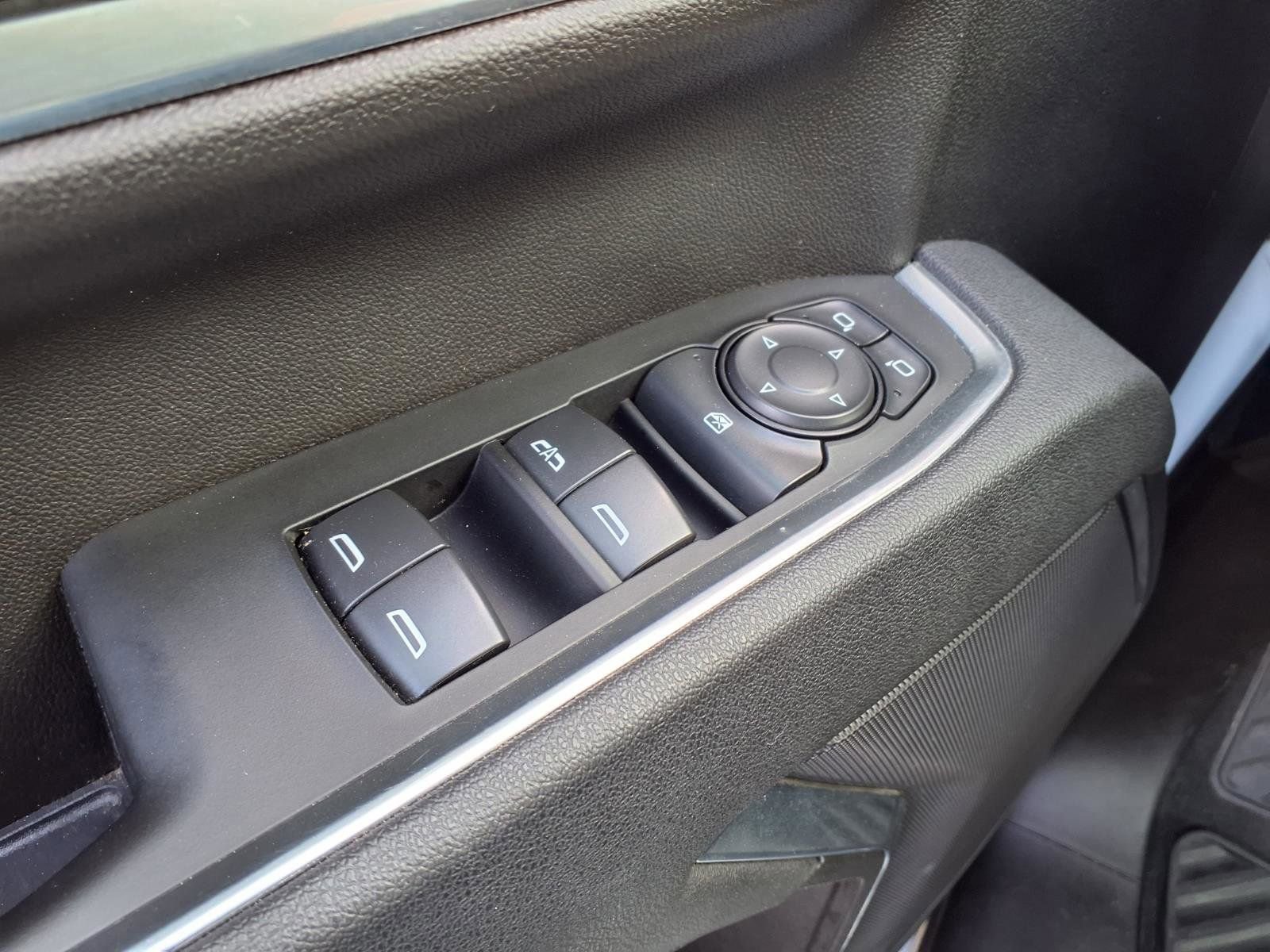 Used 2025 Chevrolet Silverado 2500 LT w/ Convenience Package image 21