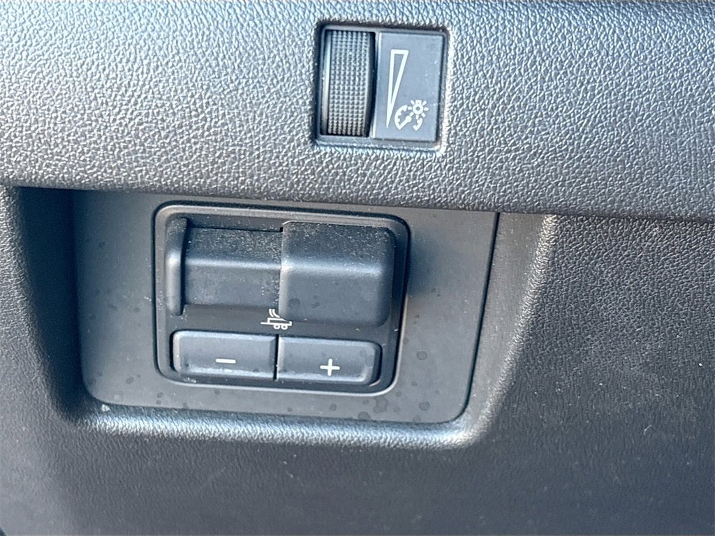 Used 2023 Chevrolet Colorado Z71 w/ Z71 Convenience Package 2 image 10