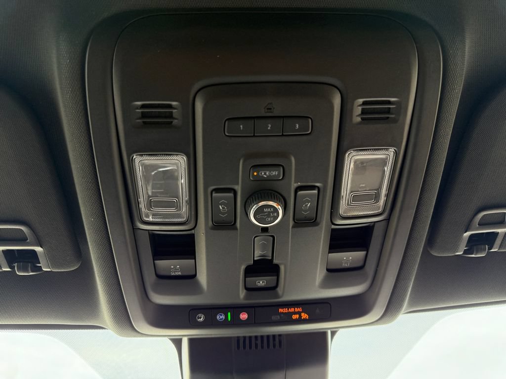 Used 2024 Chevrolet Tahoe High Country AWD/4WD image 18