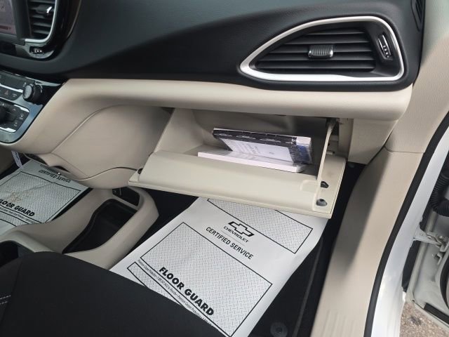 Used 2023 Chrysler Voyager LX image 33
