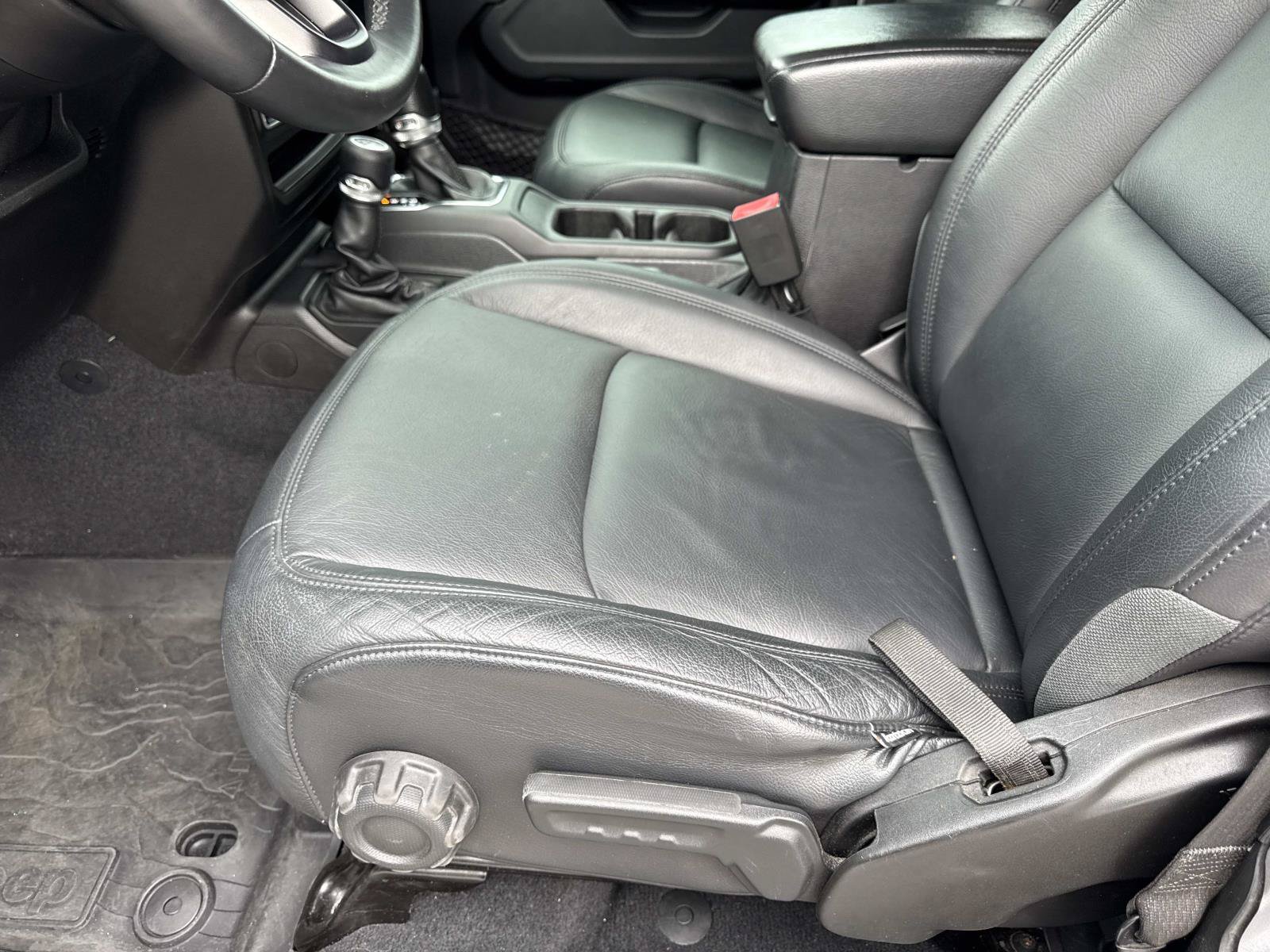 Used 2018 Jeep Wrangler Unlimited Sport S AWD/4WD image 19