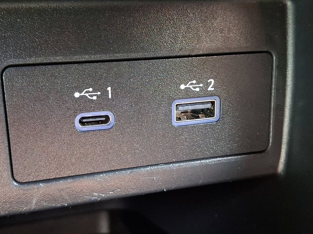Used 2024 Nissan Versa SR FWD image 24