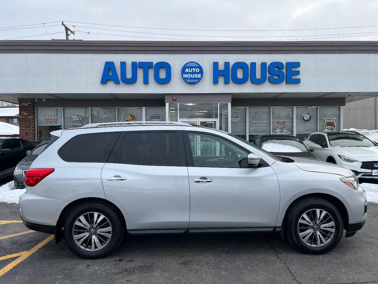 Used 2017 Nissan Pathfinder SL w/ SL Premium Package image 9