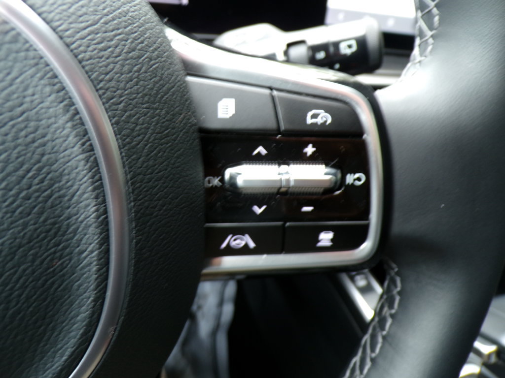Used 2025 Kia Sorento S w/ Panoramic Sunroof Package FWD image 32