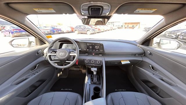 Used 2025 Hyundai Elantra SE image 10